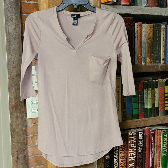 Rue21 Tops - Rue21 3/4 Sleeve Tee size XS